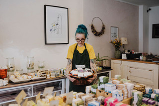 Foto von Antje, Inhaberin von „e.e.m. Naturkosmetik“