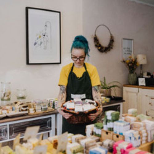 Foto von Antje, Inhaberin von „e.e.m. Naturkosmetik“