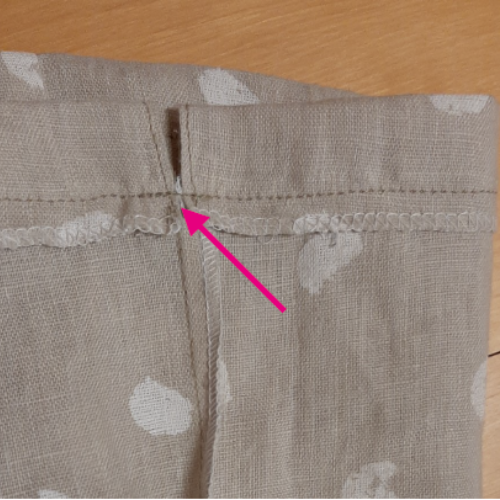 Foto zum dritten Schritt für einen selbstgenähten Stoffbeutel: Pfeil an der Tunnelöffnung