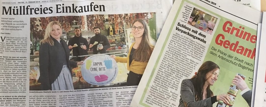 Zeitungsartikel aus der TZ mit dem Titel „Müllfreies Einkaufen“ und der AZ mit dem Titel „Schluss mit dem Verpackungswahn“, jeweils mit Bildern von „Einmal ohne, bitte“