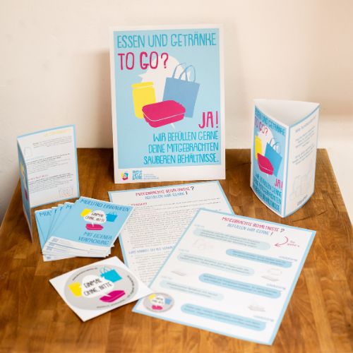 Foto des Infomaterials im Basispaket mit der Überschrift „Essen und Getränke to go“ für Gastronomiebetriebe