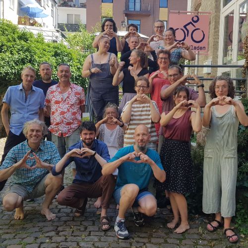 Foto der Mitglieder des Unverpacktverbands als „Einmal ohne, bitte“-Team mit Verlinkung zur Teamvorstellung